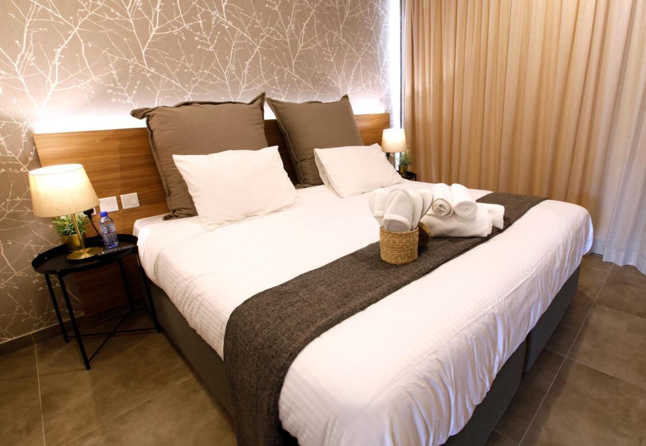 Cosmopolis Multi-Venue Aparthotel Lárnaka Eksteriør bilde