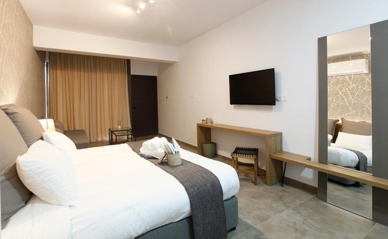 Cosmopolis Multi-Venue Aparthotel Lárnaka Eksteriør bilde