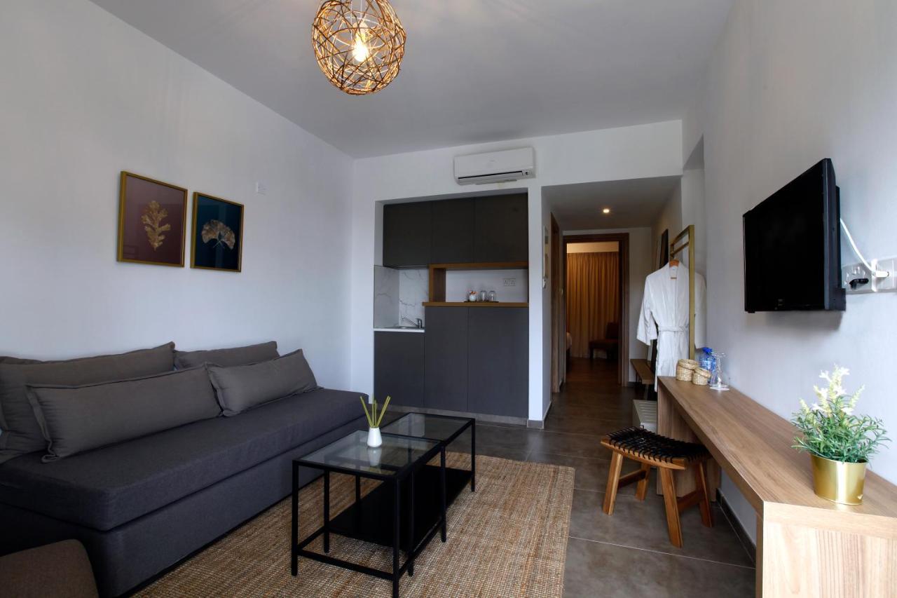 Cosmopolis Multi-Venue Aparthotel Lárnaka Eksteriør bilde